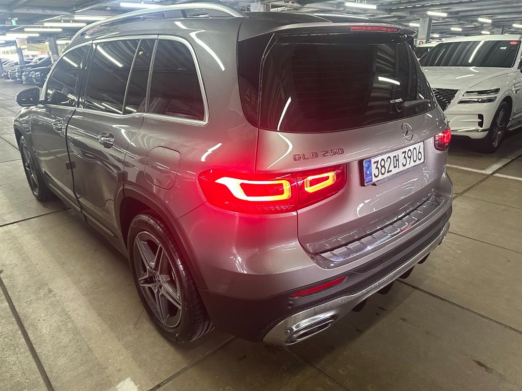 Mercedes Benz GLB Class - Vista 4