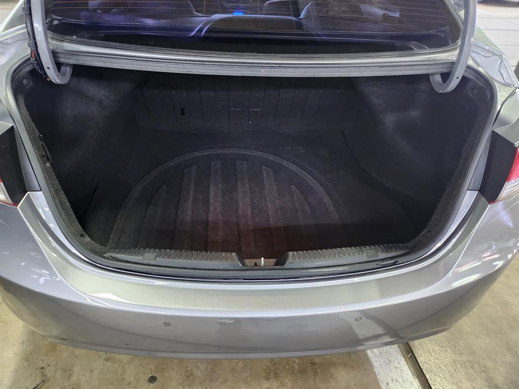 HYUNDAI Avante - Vista 9