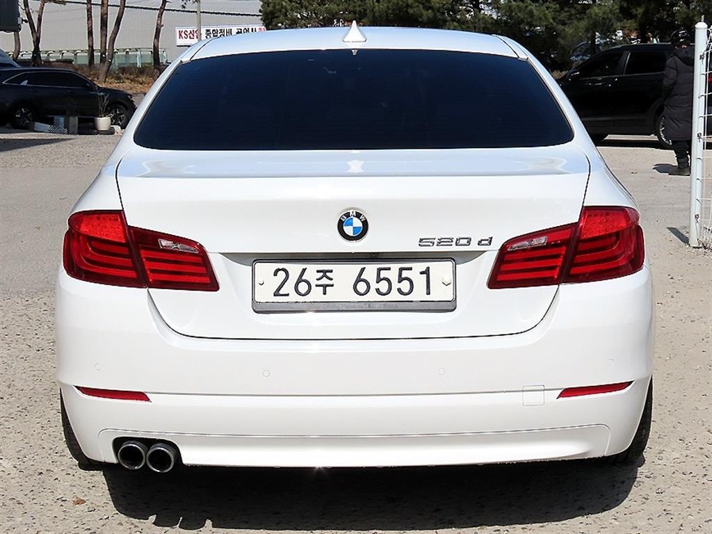 BMW 5 Series - Vista 4