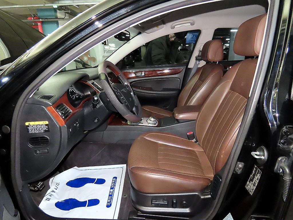 HYUNDAI Genesis - Vista 6