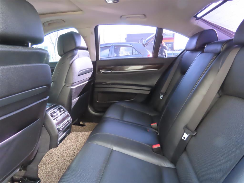 BMW 7 Series - Vista 11