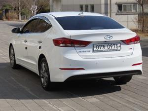 HYUNDAI Avante - Vista 8