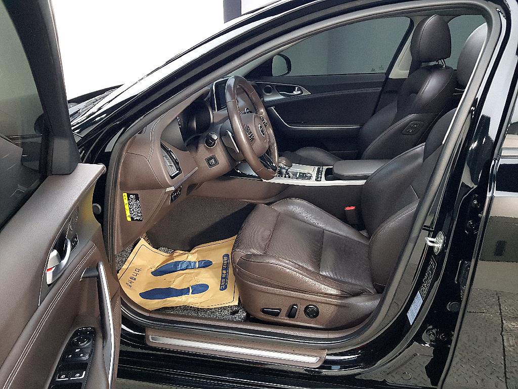 KIA Stinger - Vista 8