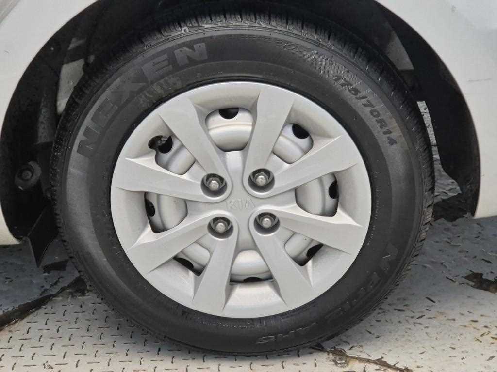 KIA Pride 2015 Plateado - Importación desde Corea - HF Imports Iquique - Foto 18