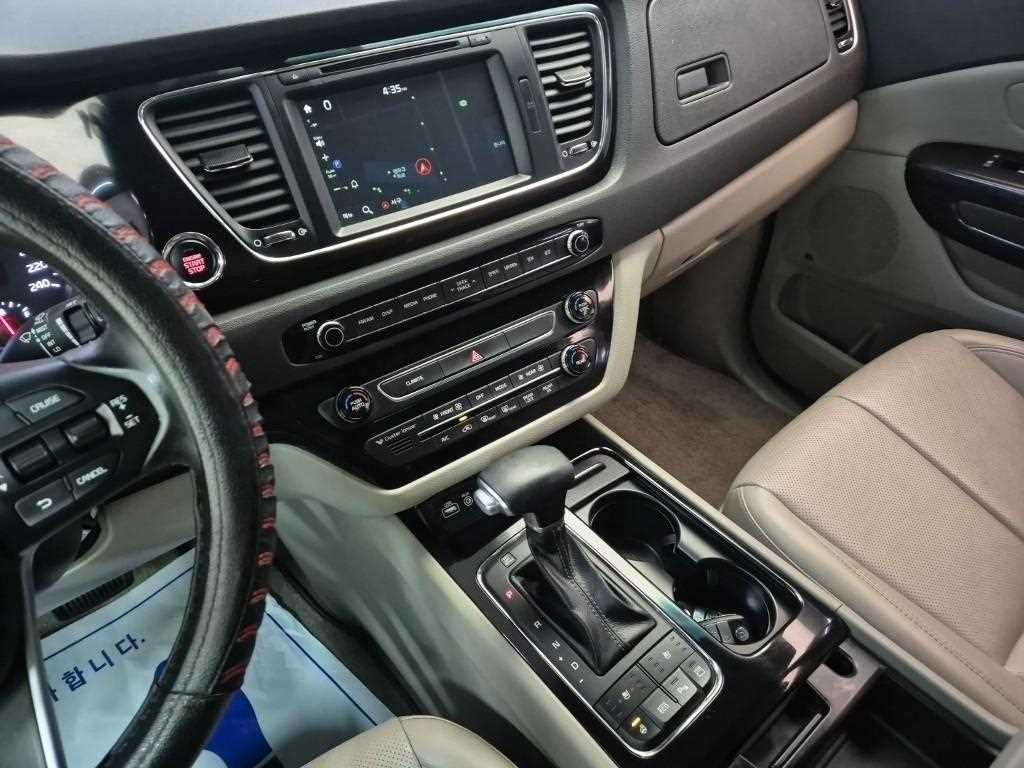 KIA Carnival - Vista 10
