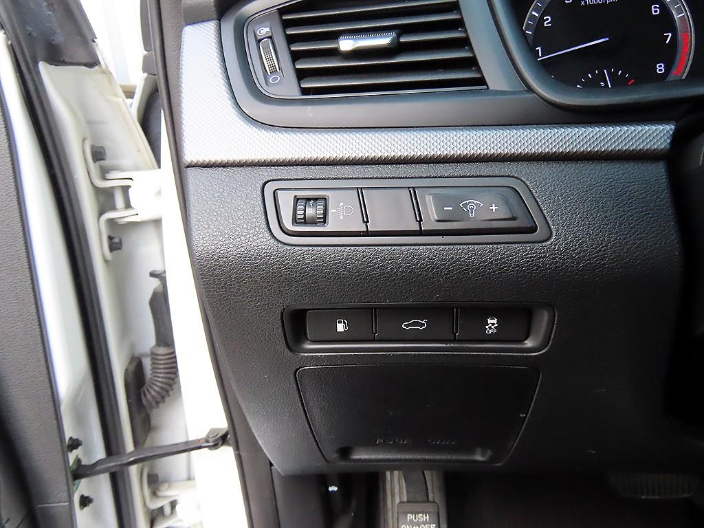 HYUNDAI Sonata - Vista 12