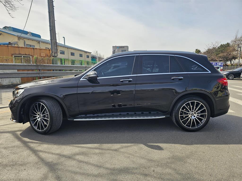 Mercedes Benz GLC Class - Vista 3