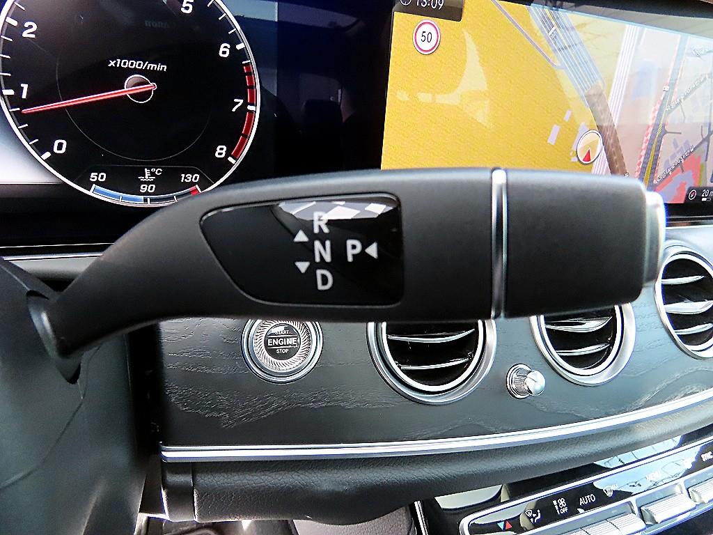 Mercedes Benz E class - Vista 11