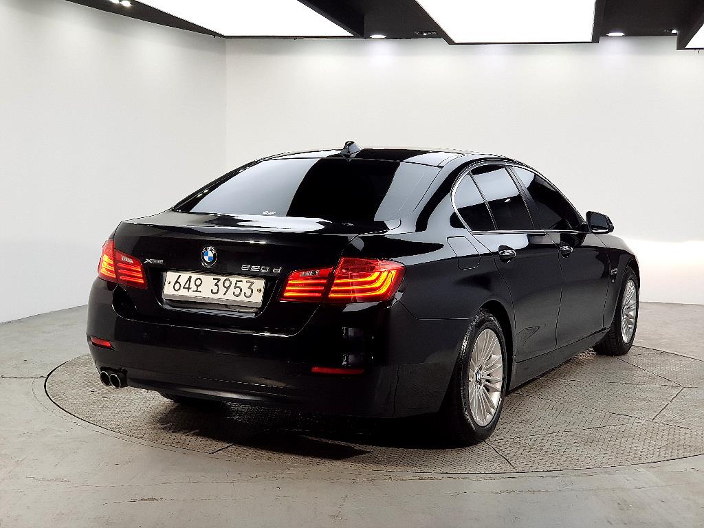 BMW 5 Series - Vista 4