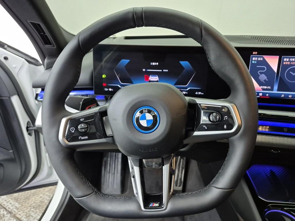 BMW i5 - Vista 9