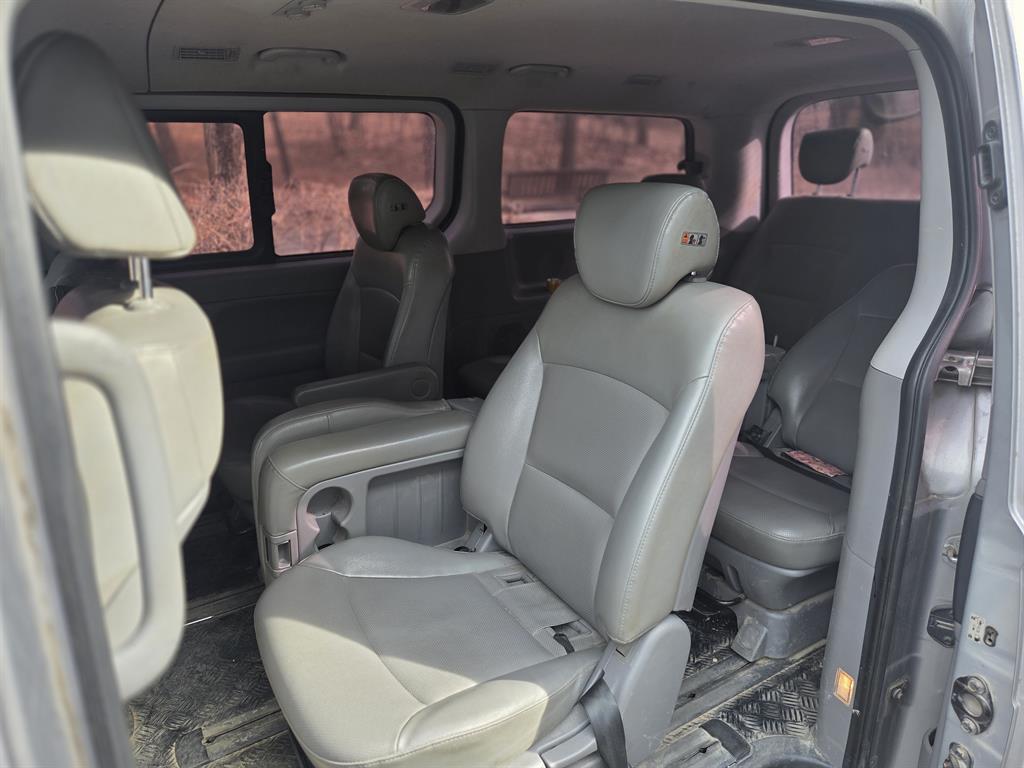 HYUNDAI Starex - Vista 6