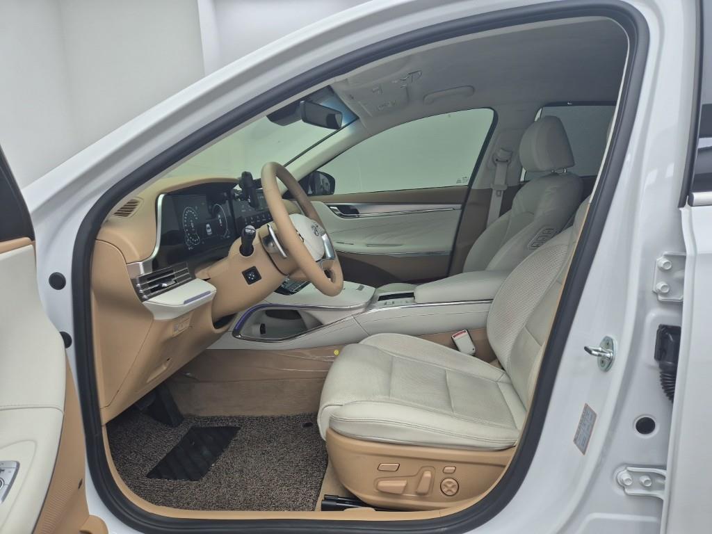 HYUNDAI Grandeur - Vista 11