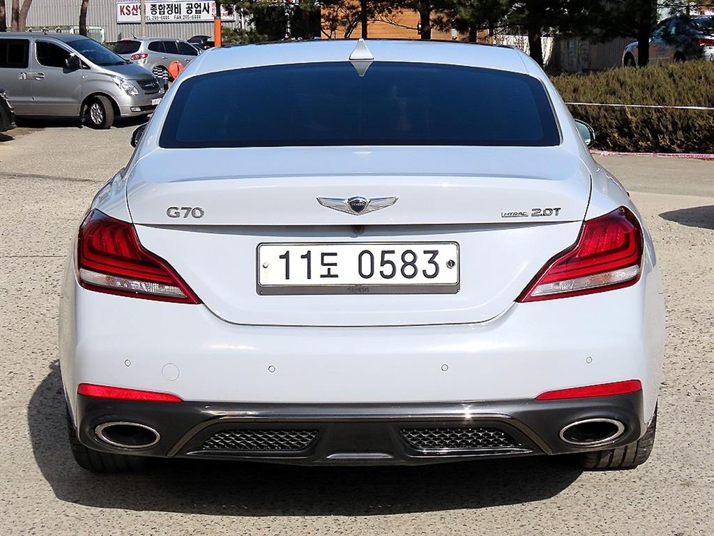 Genesis G70 - Vista 4