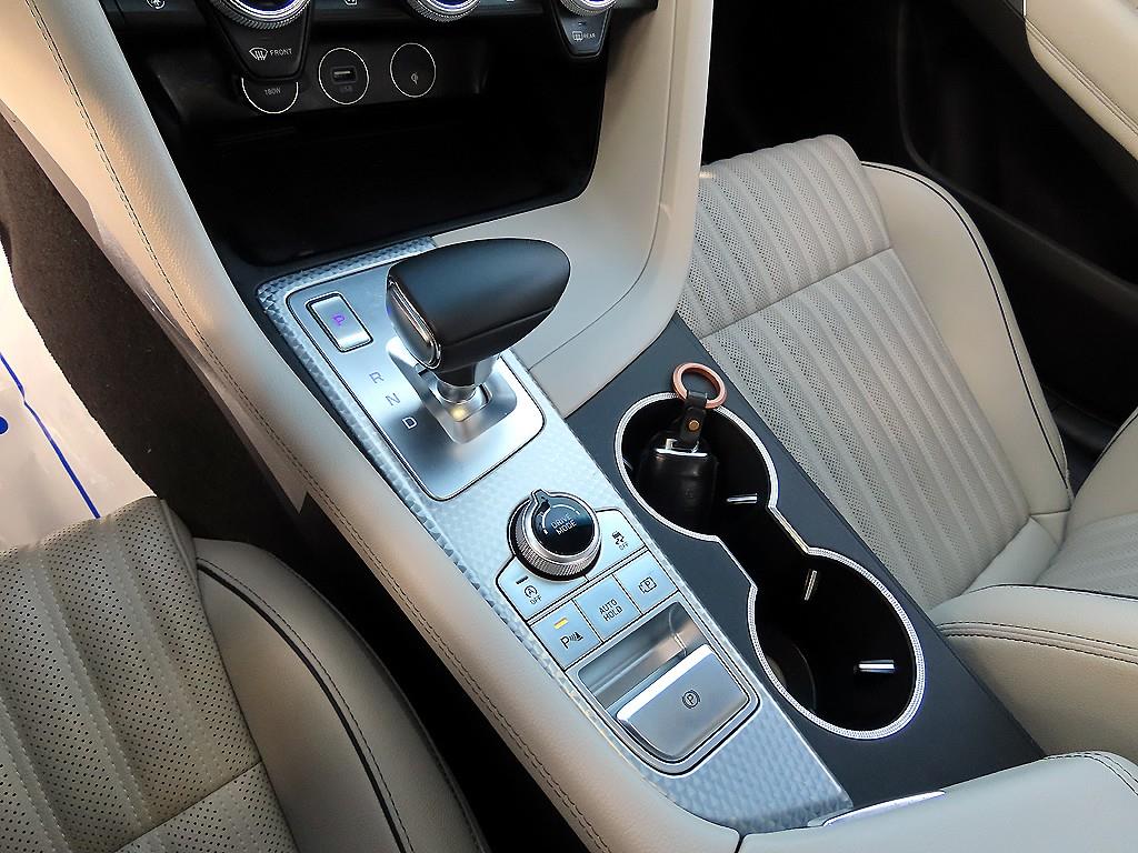 Genesis G70 - Vista 11