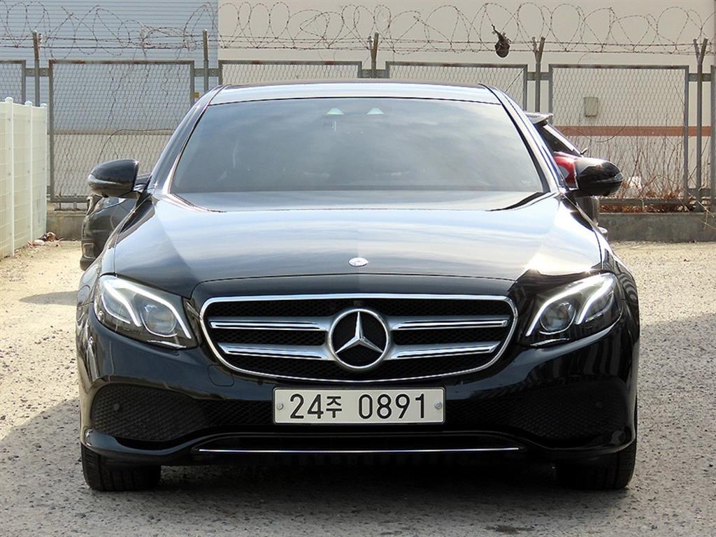 Mercedes Benz E class 2017 Negro - Importación desde Corea - HF Imports Iquique - Foto 1