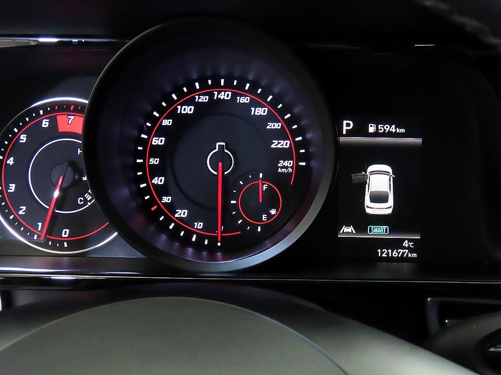 HYUNDAI Avante - Vista 9