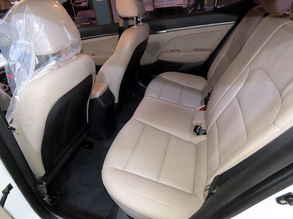 HYUNDAI Avante - Vista 7