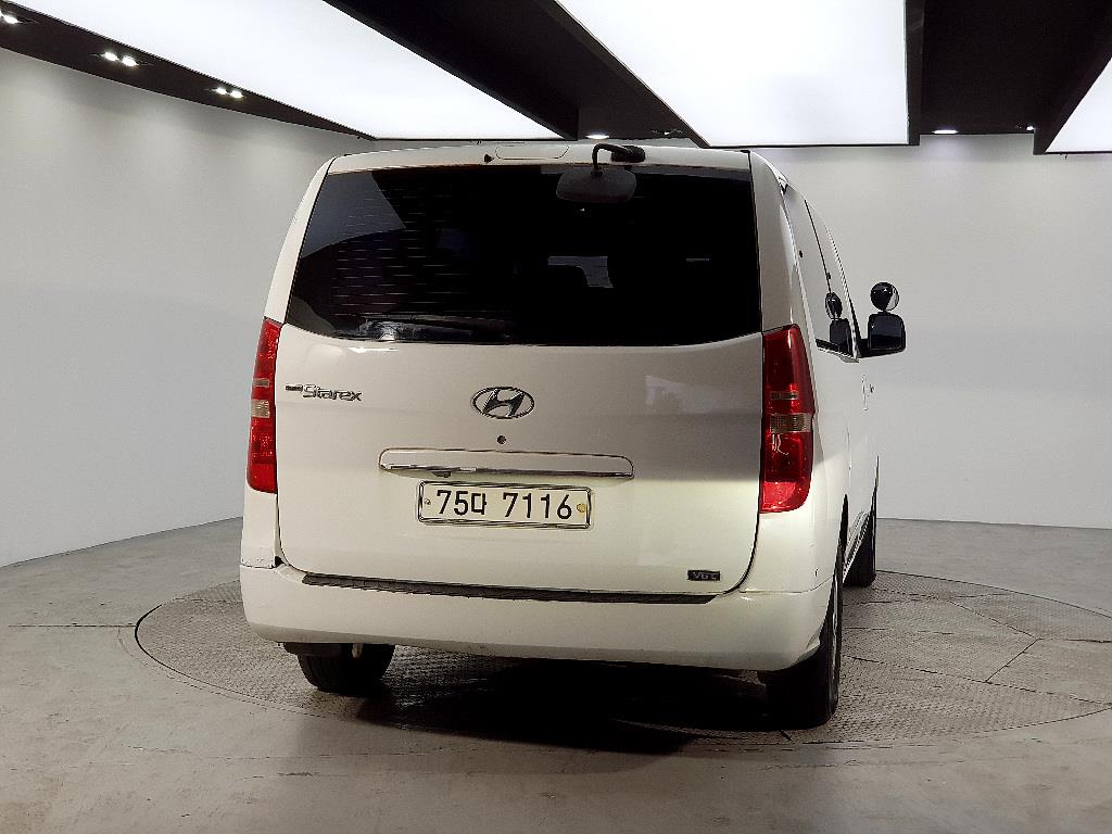 HYUNDAI Starex - Vista 3