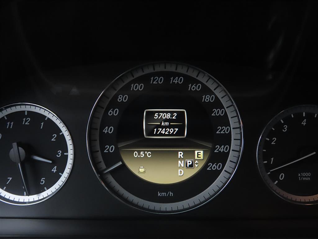 Mercedes Benz E class - Vista 9