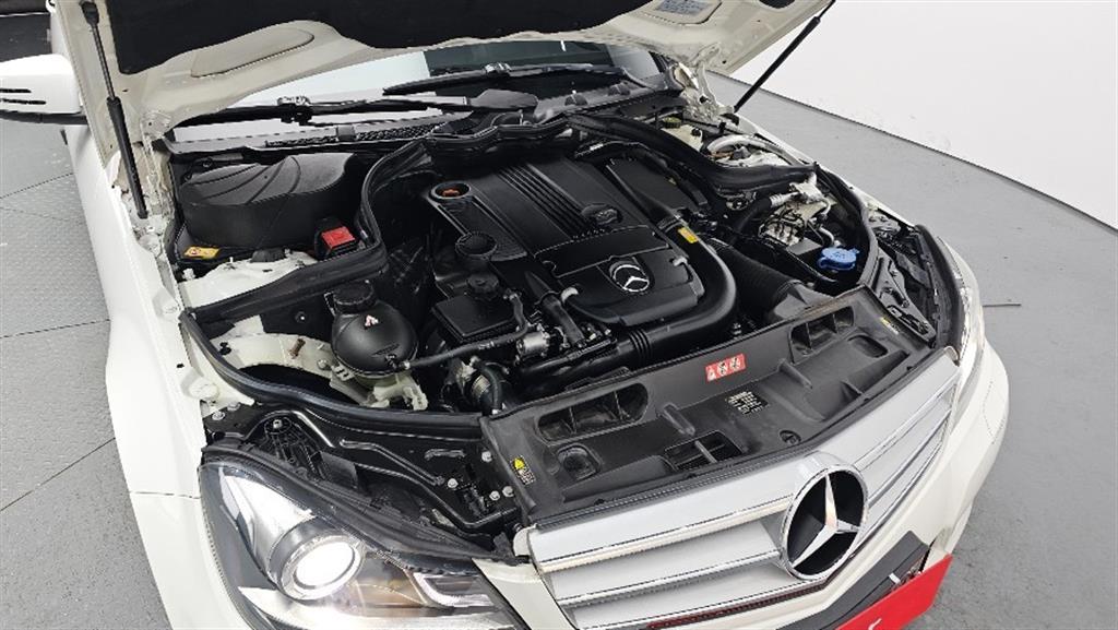 Mercedes Benz C Class - Vista 5