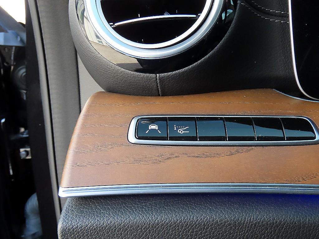 Mercedes Benz E class - Vista 12