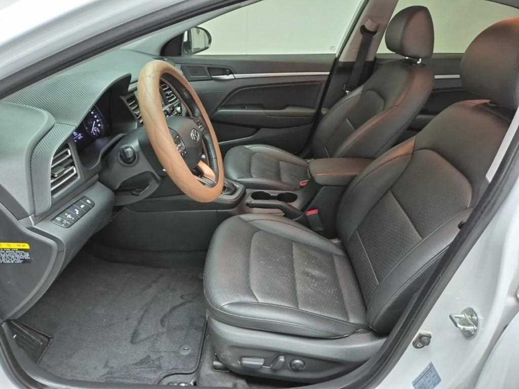 HYUNDAI Avante - Vista 11