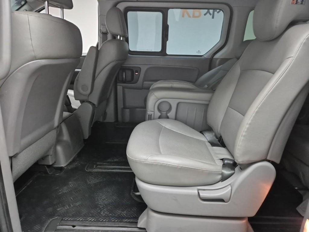 HYUNDAI Starex - Vista 12