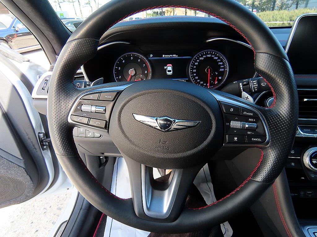 Genesis G70 - Vista 8