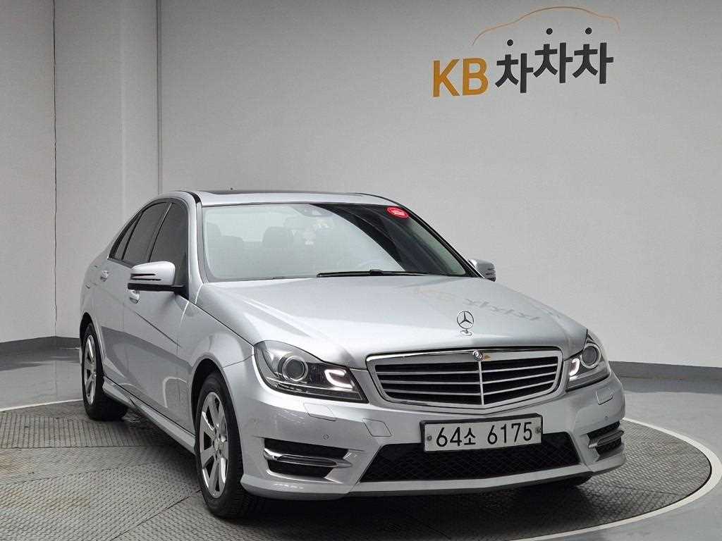 Mercedes Benz C Class - Vista 4