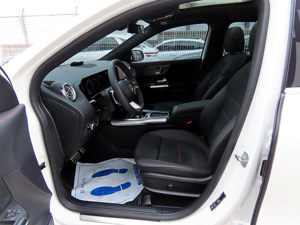 Mercedes Benz GLA Class - Vista 5