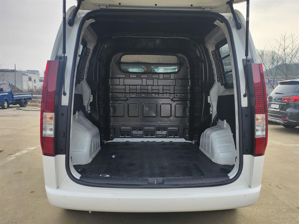 HYUNDAI Staria 2023 Blanco - Importación desde Corea - HF Imports Iquique - Foto 18