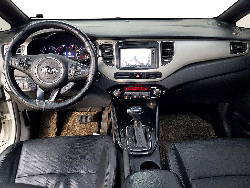 KIA Carens - Vista 5