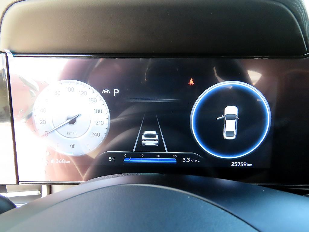 HYUNDAI Avante - Vista 9