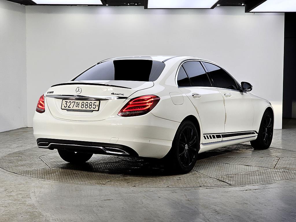 Mercedes Benz C Class - Vista 4