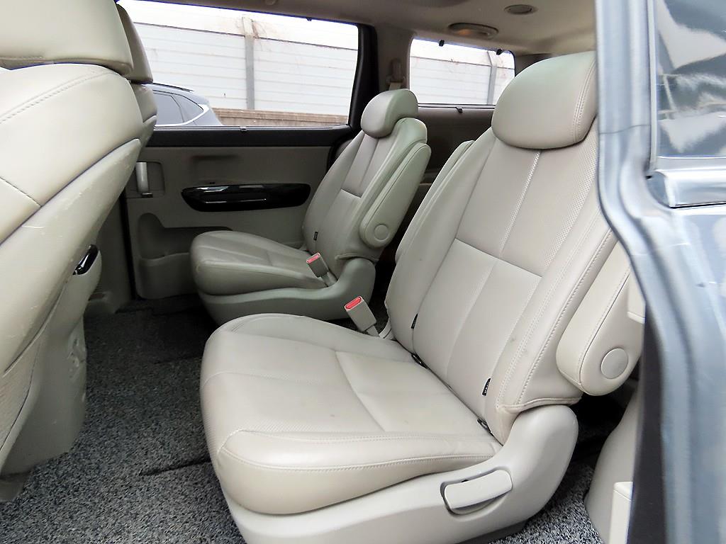 KIA Carnival - Vista 6