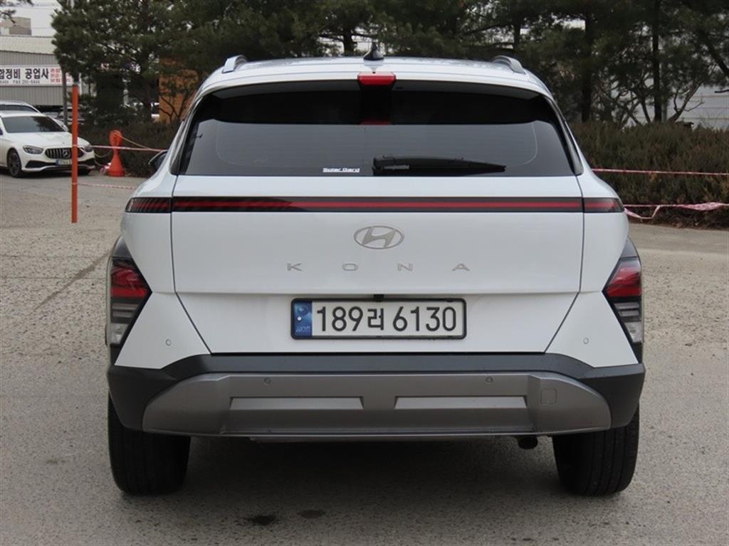 HYUNDAI Kona - Vista 7