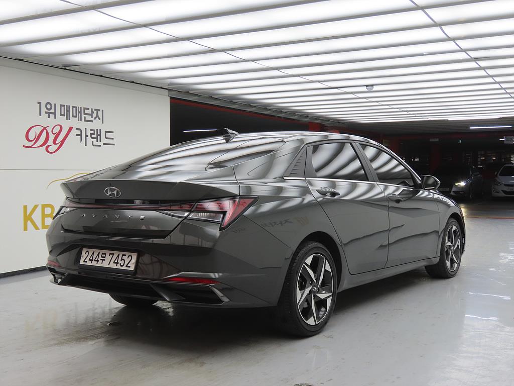 HYUNDAI Avante - Vista 4