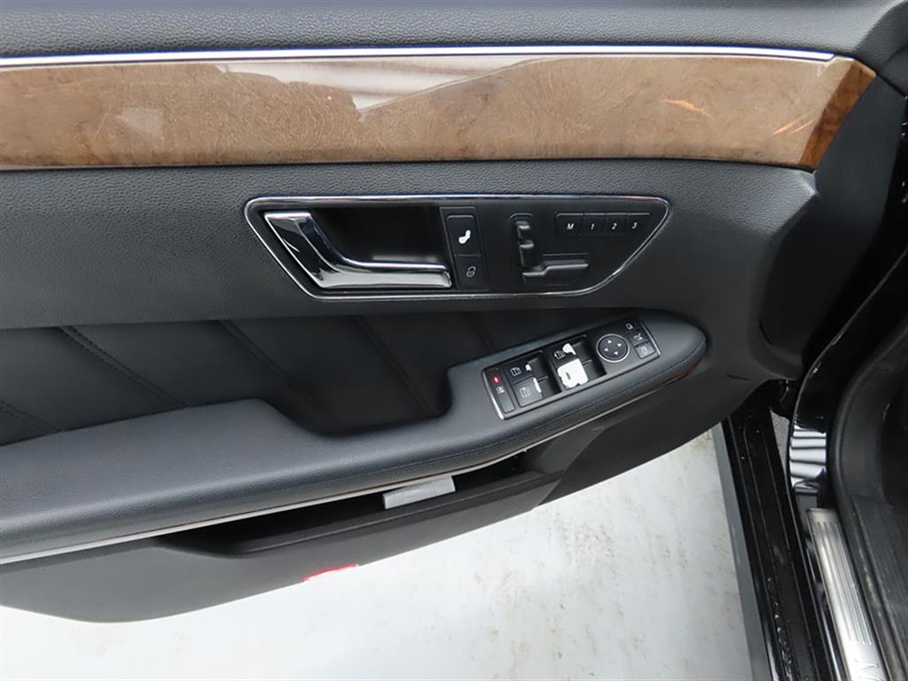 Mercedes Benz E class - Vista 12