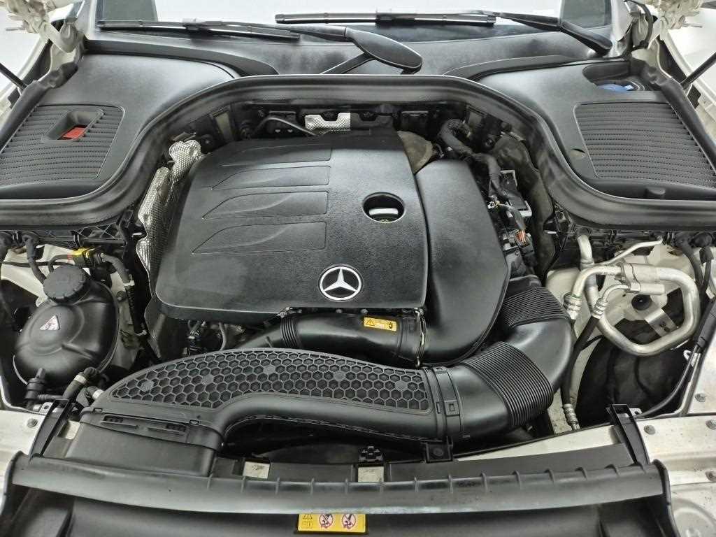 Mercedes Benz GLC Class - Vista 5