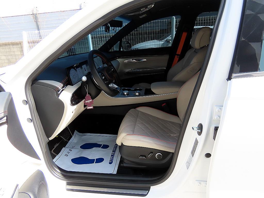 Genesis GV70 - Vista 5