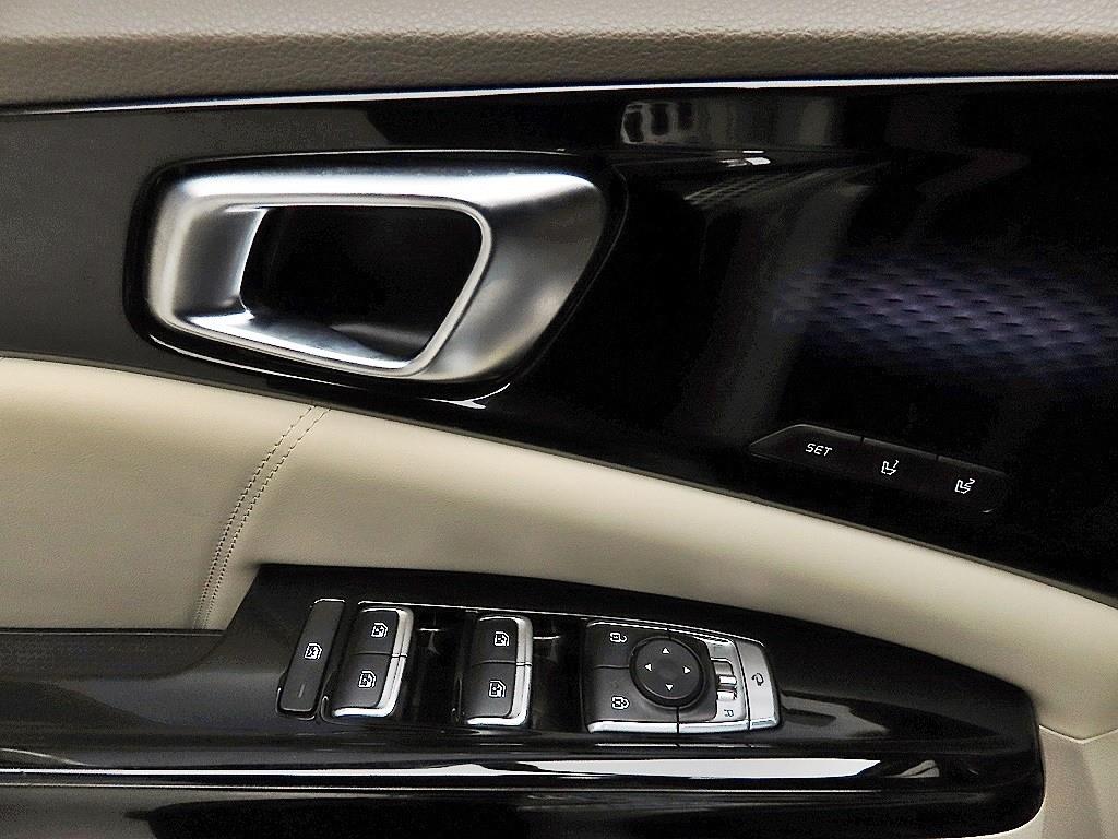 KIA Carnival - Vista 11