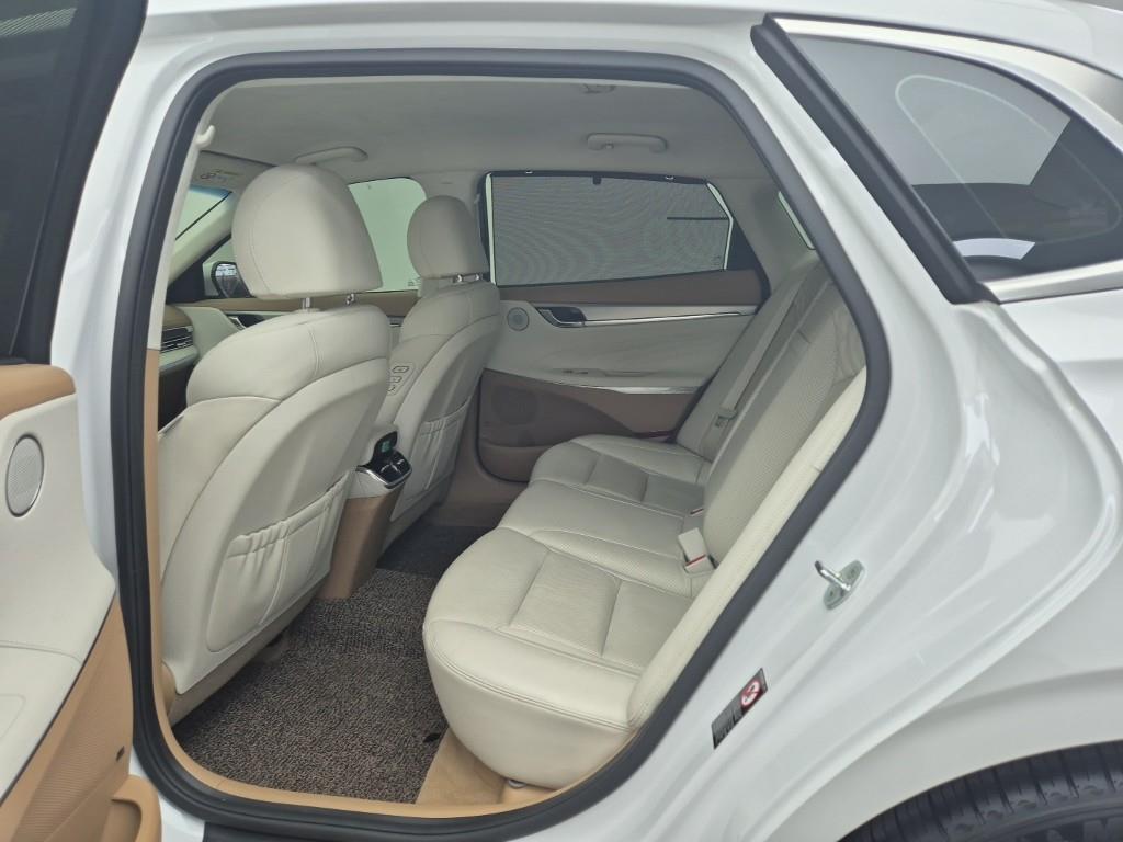 HYUNDAI Grandeur - Vista 12