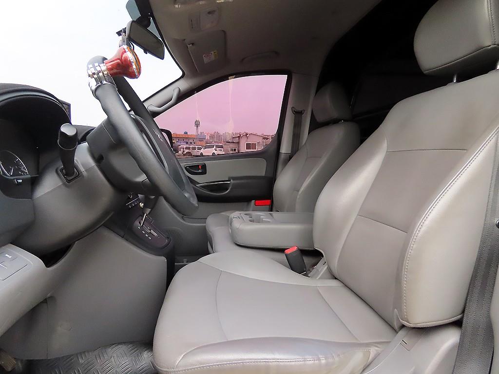 HYUNDAI Starex - Vista 5