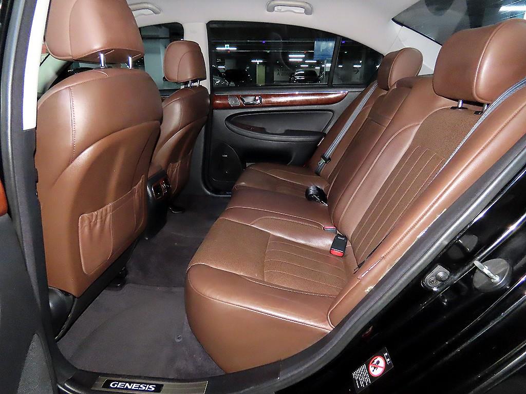 HYUNDAI Genesis - Vista 7