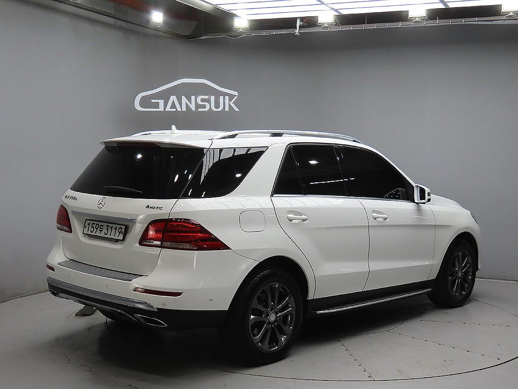 Mercedes Benz GLE Class - Vista 7