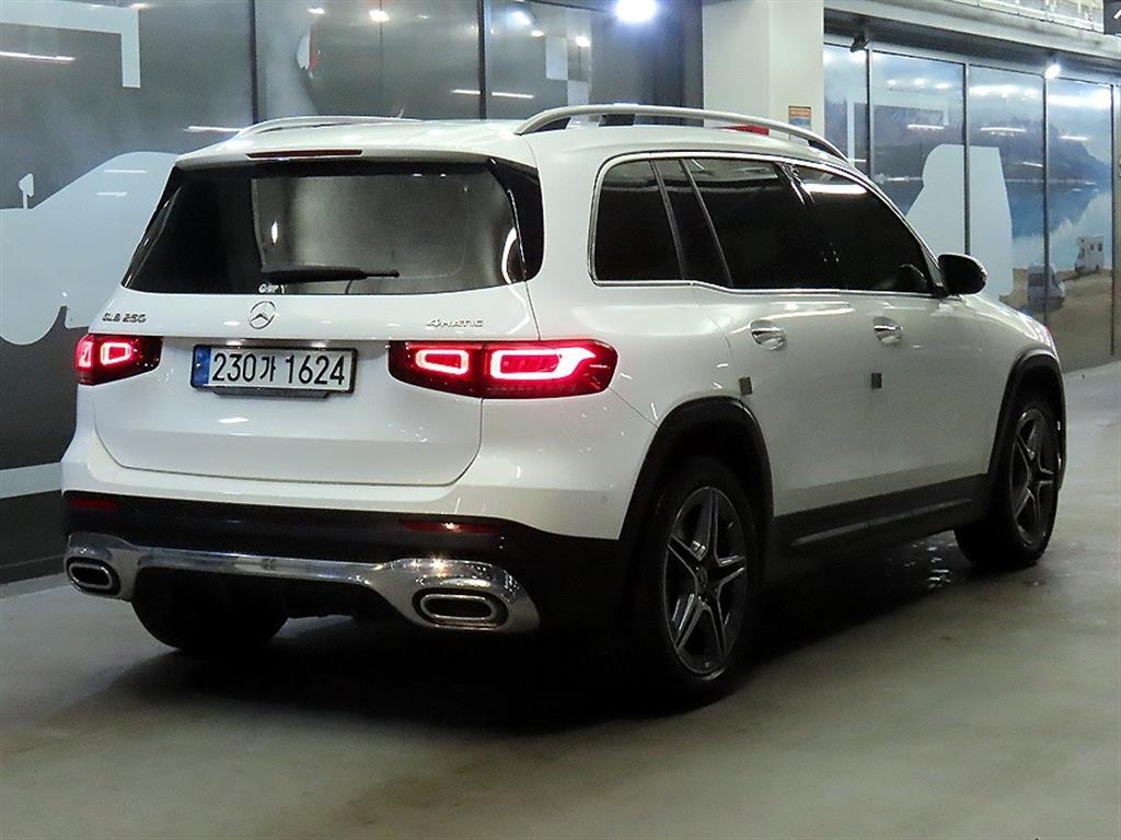 Mercedes Benz GLB Class - Vista 4