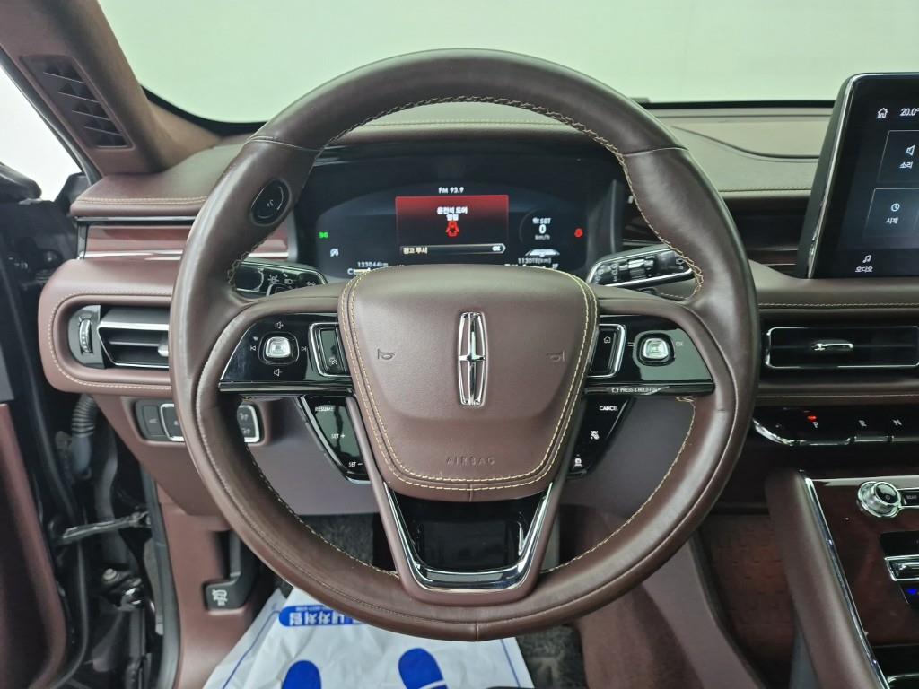 Lincoln Aviator - Vista 9