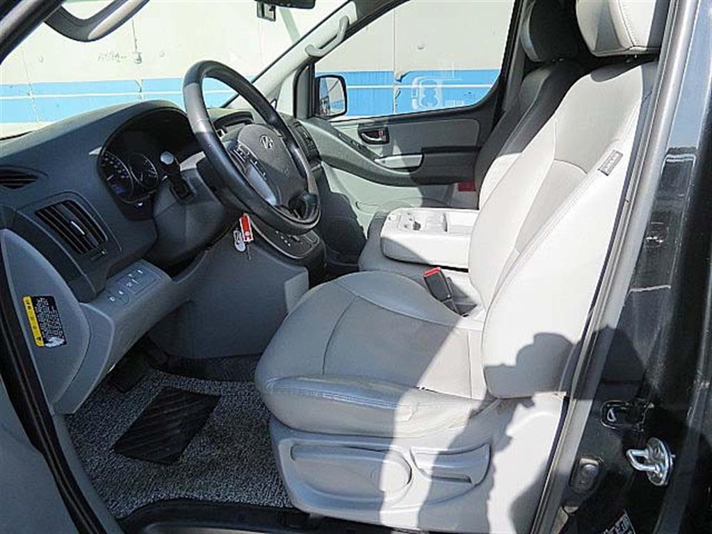 HYUNDAI Starex - Vista 9