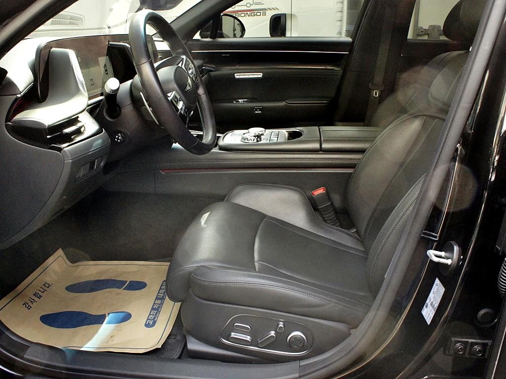 Genesis G90 - Vista 9