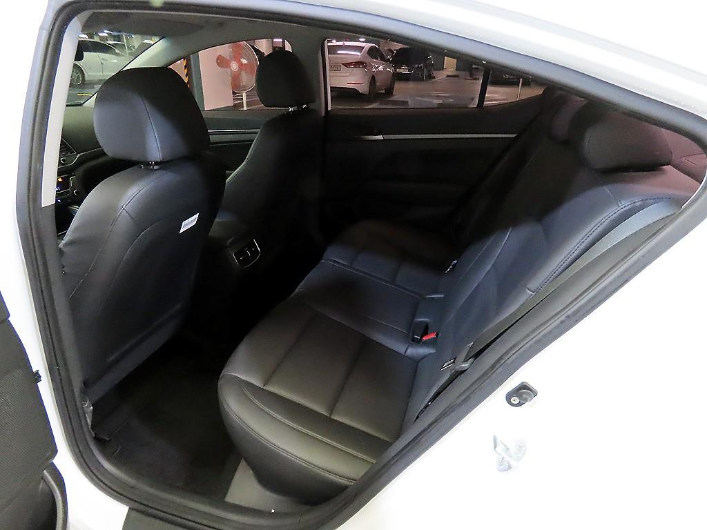 HYUNDAI Avante - Vista 7